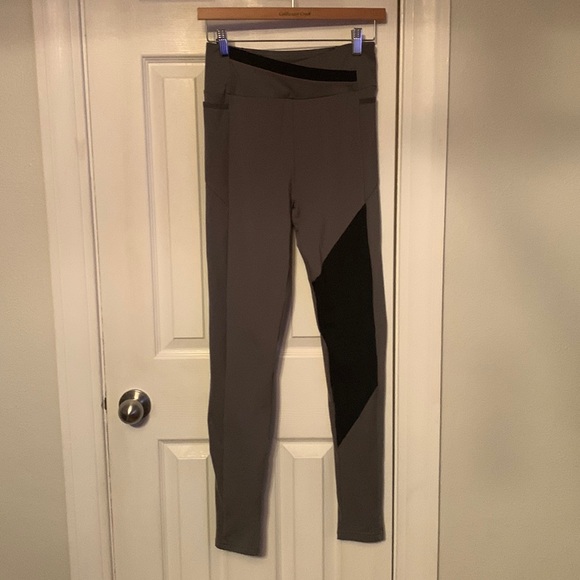 Gymshark Pants - Gymshark Gray & Black Legging Size M